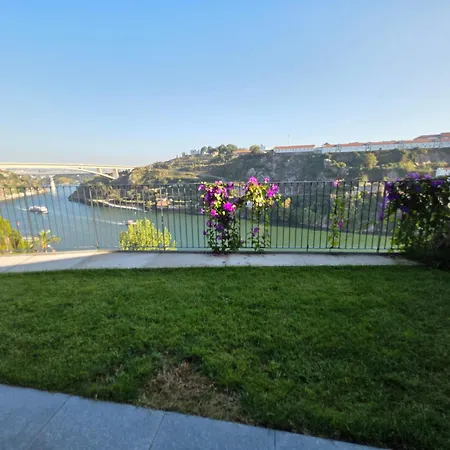 Miradouro River Views & Patio By Portocityhosts * Порту